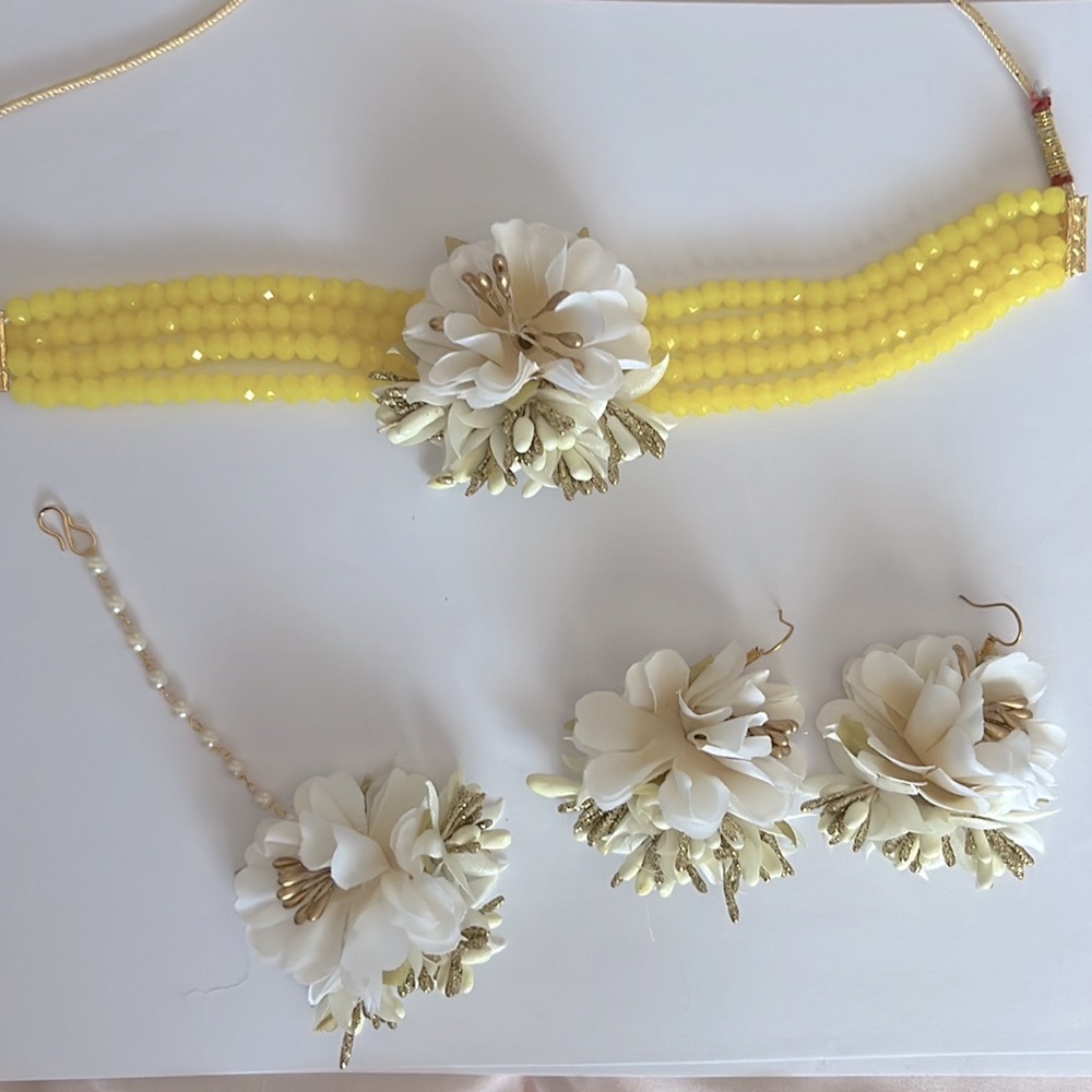 Lemon yellow haldi jewelry set necklace tikka and earrings with flower p…